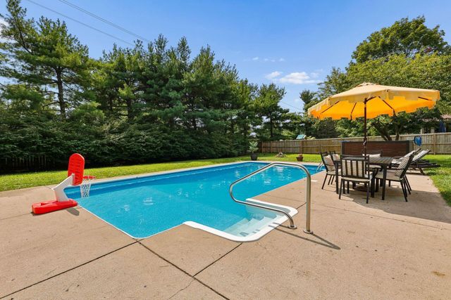 8888 Chateau Drive NW, Pickerington, OH 43147