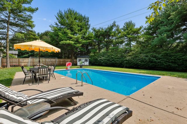 8888 Chateau Drive NW, Pickerington, OH 43147