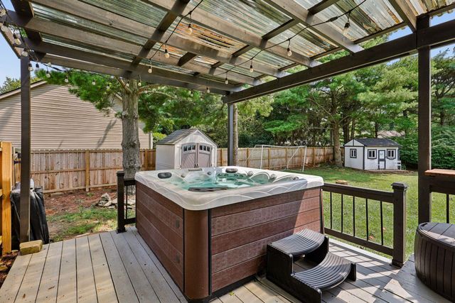 8888 Chateau Drive NW, Pickerington, OH 43147