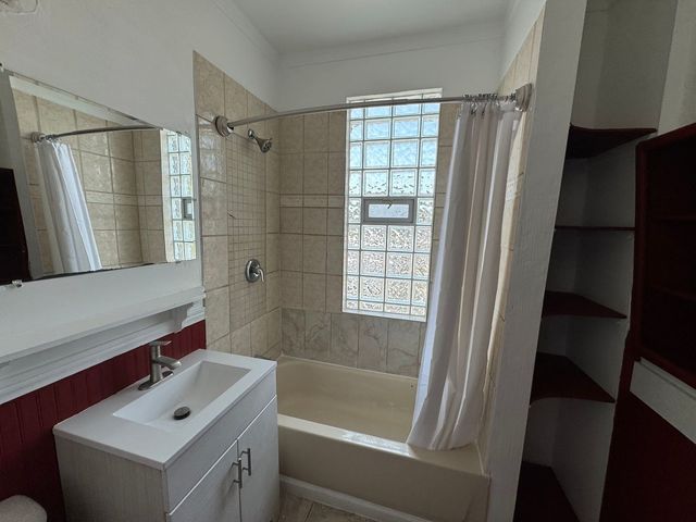 1543 W Marquette Road 2, Chicago, IL 60636