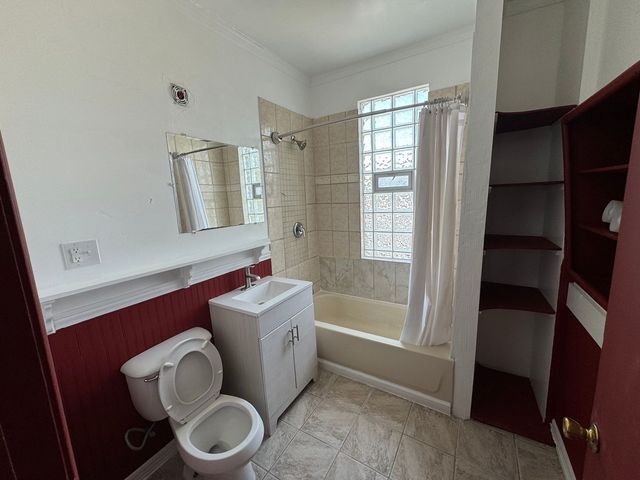 1543 W Marquette Road 2, Chicago, IL 60636