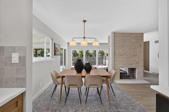 1056 Entrada Rd, Sacramento, CA 95864