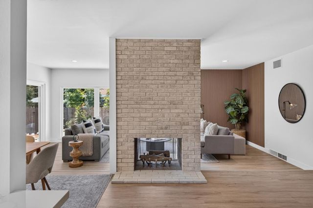 1056 Entrada Rd, Sacramento, CA 95864