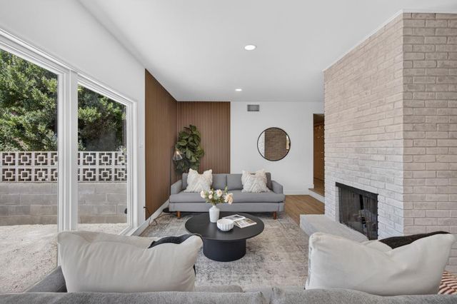 1056 Entrada Rd, Sacramento, CA 95864
