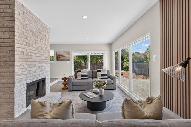 1056 Entrada Rd, Sacramento, CA 95864