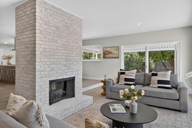 1056 Entrada Rd, Sacramento, CA 95864