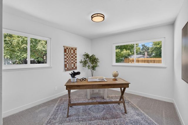 1056 Entrada Rd, Sacramento, CA 95864