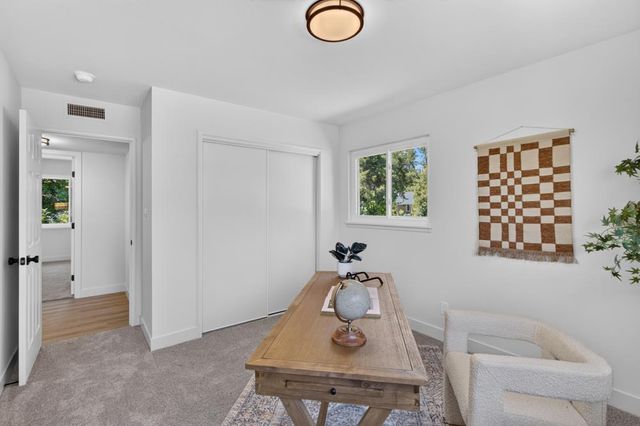 1056 Entrada Rd, Sacramento, CA 95864
