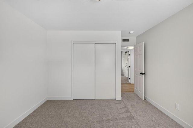 1056 Entrada Rd, Sacramento, CA 95864
