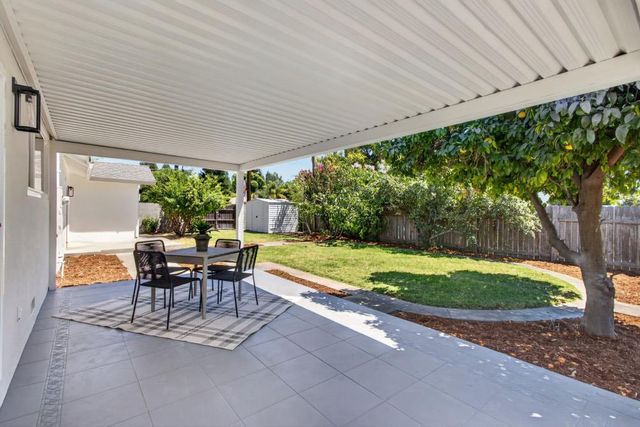 1056 Entrada Rd, Sacramento, CA 95864