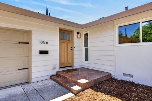 1056 Entrada Rd, Sacramento, CA 95864
