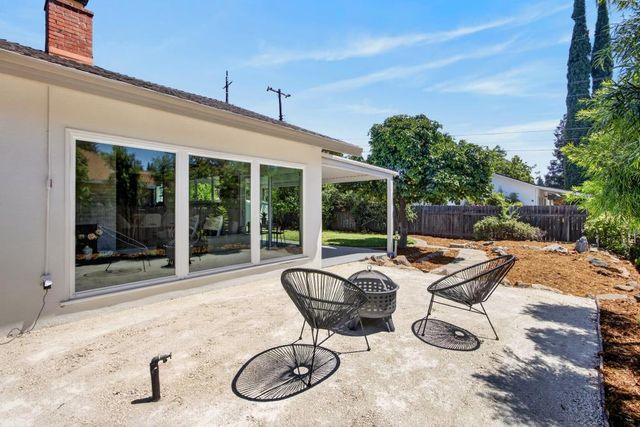 1056 Entrada Rd, Sacramento, CA 95864