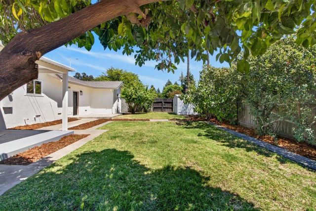 1056 Entrada Rd, Sacramento, CA 95864