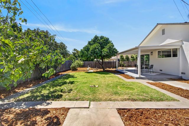 1056 Entrada Rd, Sacramento, CA 95864