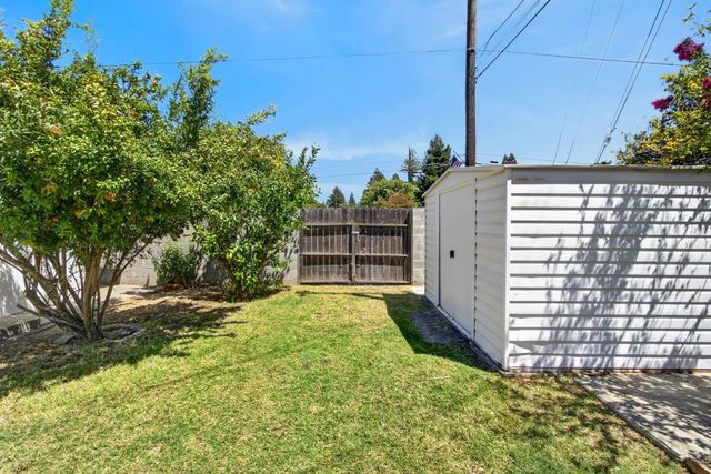 1056 Entrada Rd, Sacramento, CA 95864