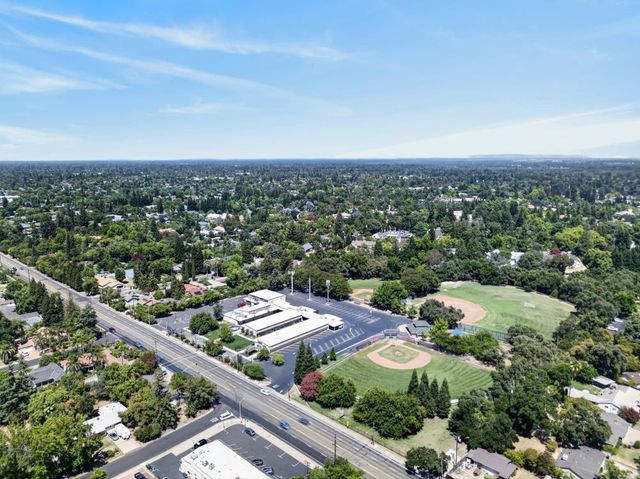 1056 Entrada Rd, Sacramento, CA 95864