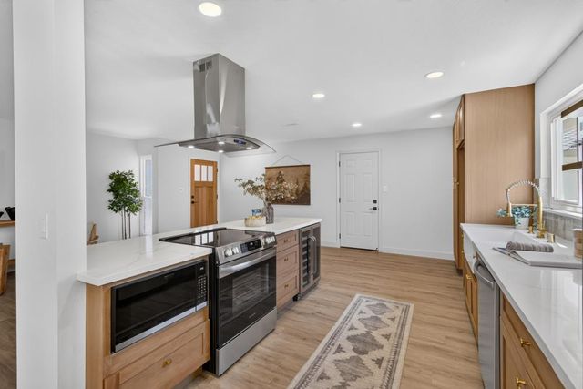 1056 Entrada Rd, Sacramento, CA 95864