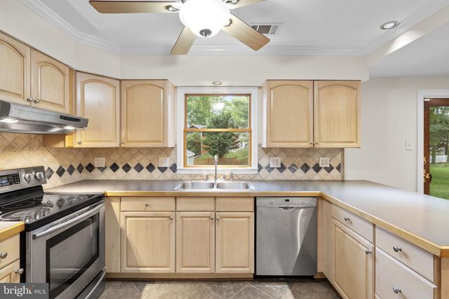 12754 KINSHIP DR, Herndon, VA 20171