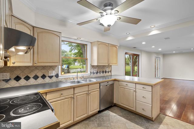 12754 KINSHIP DR, Herndon, VA 20171