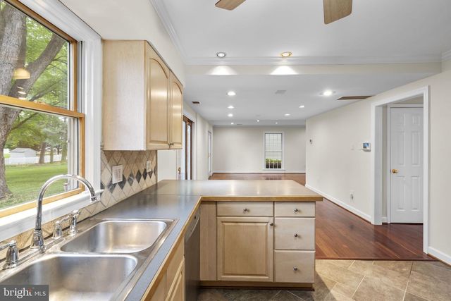 12754 KINSHIP DR, Herndon, VA 20171