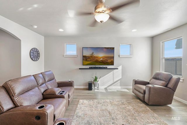 2786 Whitebark Ln, Twin Falls, ID 83301