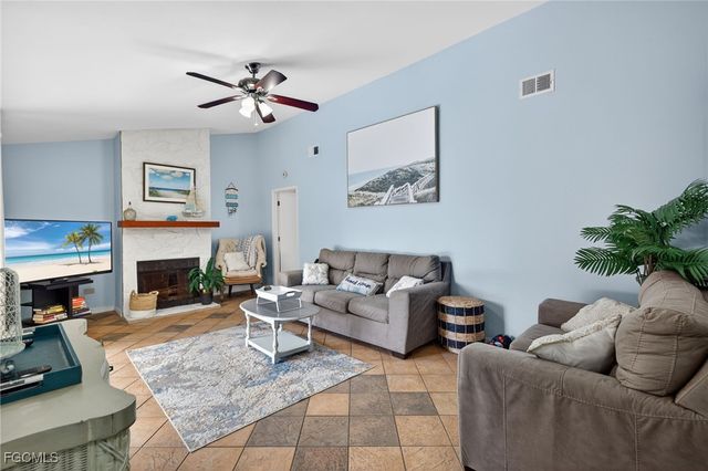 1224 NE 4th PL, Cape Coral, FL 33909