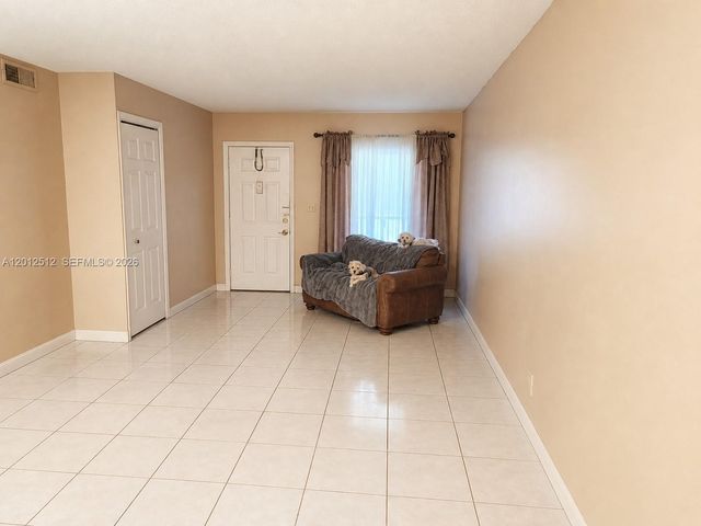 15619 SW 73rd Cir Terrace 109, Miami, FL 33193