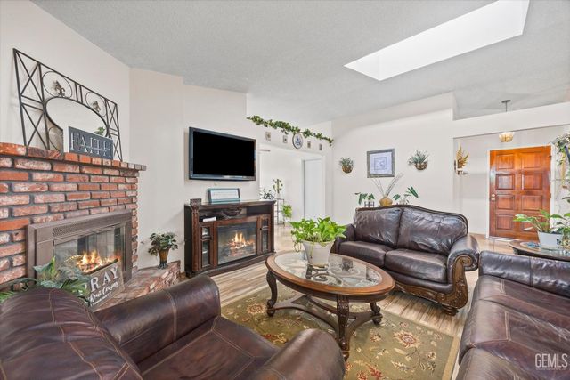 4036 Liz Drive, Bakersfield, CA 93312