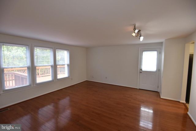 20040 BOBWHITE LN, Sterling, VA 20165