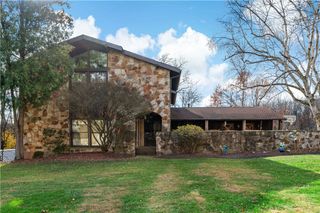 243 Regency Pl, Bethel Park, PA 15102