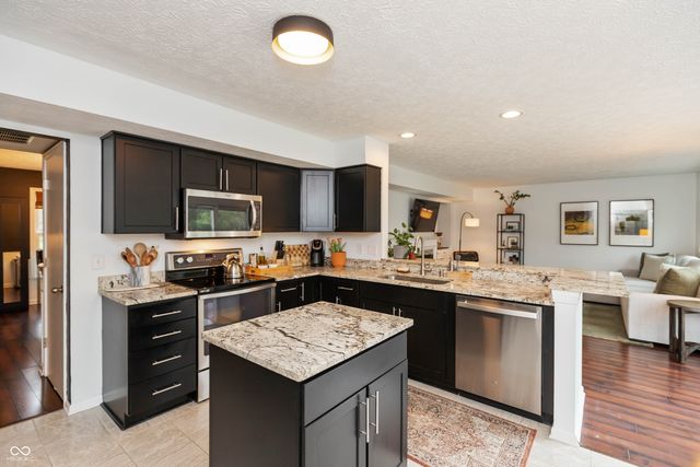 1450 Lancaster Lane, Zionsville, IN 46077