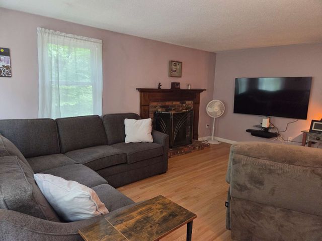 357 Page St, Lunenburg, MA 01462
