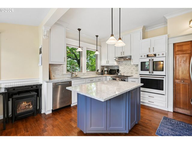 2925 Nw RALEIGH St, Portland, OR 97210