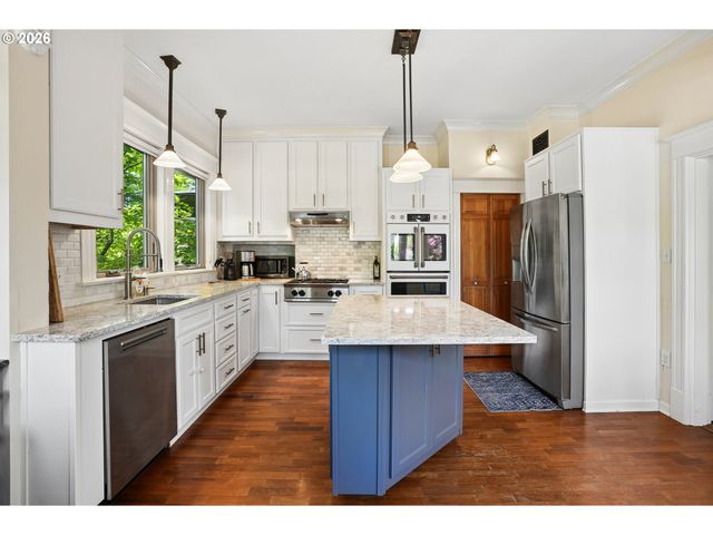 2925 Nw RALEIGH St, Portland, OR 97210