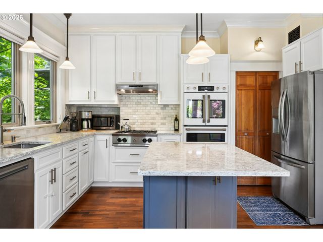 2925 Nw RALEIGH St, Portland, OR 97210