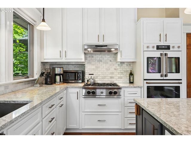 2925 Nw RALEIGH St, Portland, OR 97210
