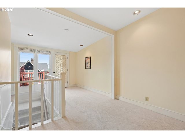 2925 Nw RALEIGH St, Portland, OR 97210