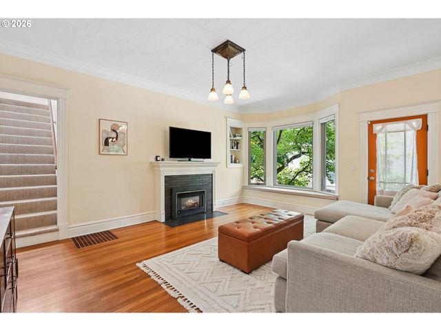 2925 Nw RALEIGH St, Portland, OR 97210