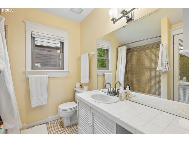 2925 Nw RALEIGH St, Portland, OR 97210
