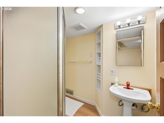 2925 Nw RALEIGH St, Portland, OR 97210