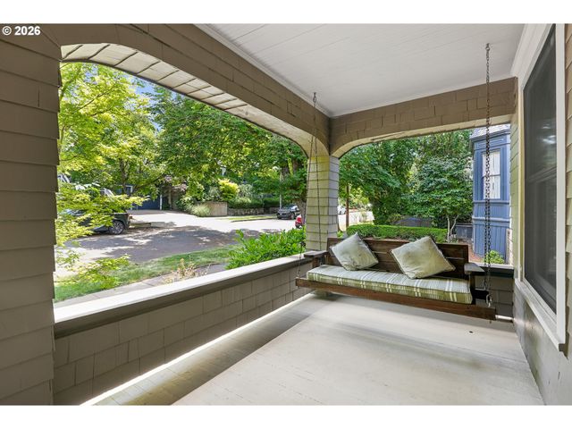 2925 Nw RALEIGH St, Portland, OR 97210