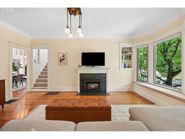 2925 Nw RALEIGH St, Portland, OR 97210