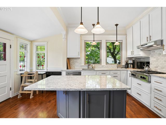 2925 Nw RALEIGH St, Portland, OR 97210