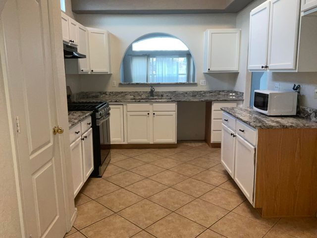 7400 Via Sereno SW, Albuquerque, NM 87121