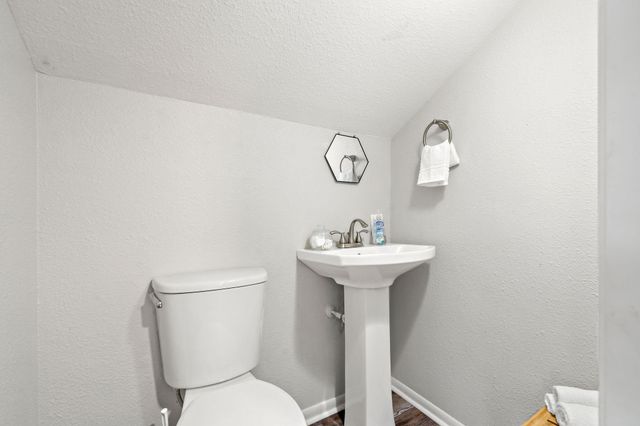 702 S 2nd Street, La Porte, TX 77571