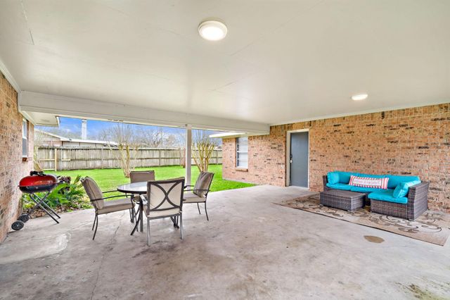 702 S 2nd Street, La Porte, TX 77571