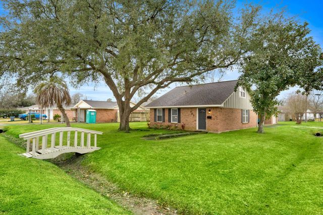 702 S 2nd Street, La Porte, TX 77571