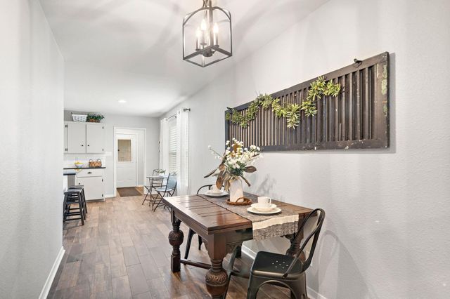 702 S 2nd Street, La Porte, TX 77571