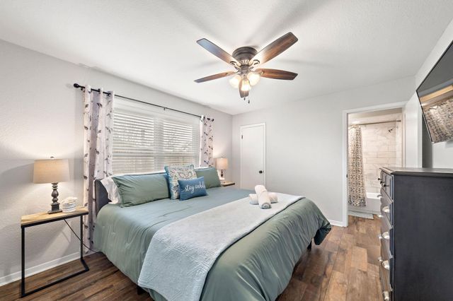 702 S 2nd Street, La Porte, TX 77571