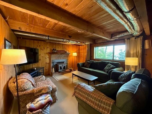 603 N LAKESHORE DR, Louisa, VA 23093